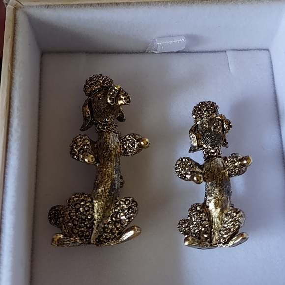 Gerry's Poodle dogs pair Goldtone Pins - Picture 4 of 4